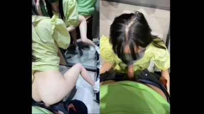 不行旁边还有人试衣服刺激的很对着镜子后入她